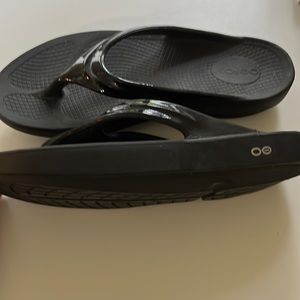 OOFOS Thong flip flop Sandal - Womens 11/42
